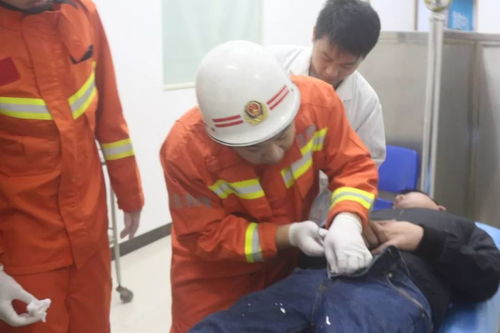 笑出职业素养 当消防员的笑点挑战在冷静中被点燃